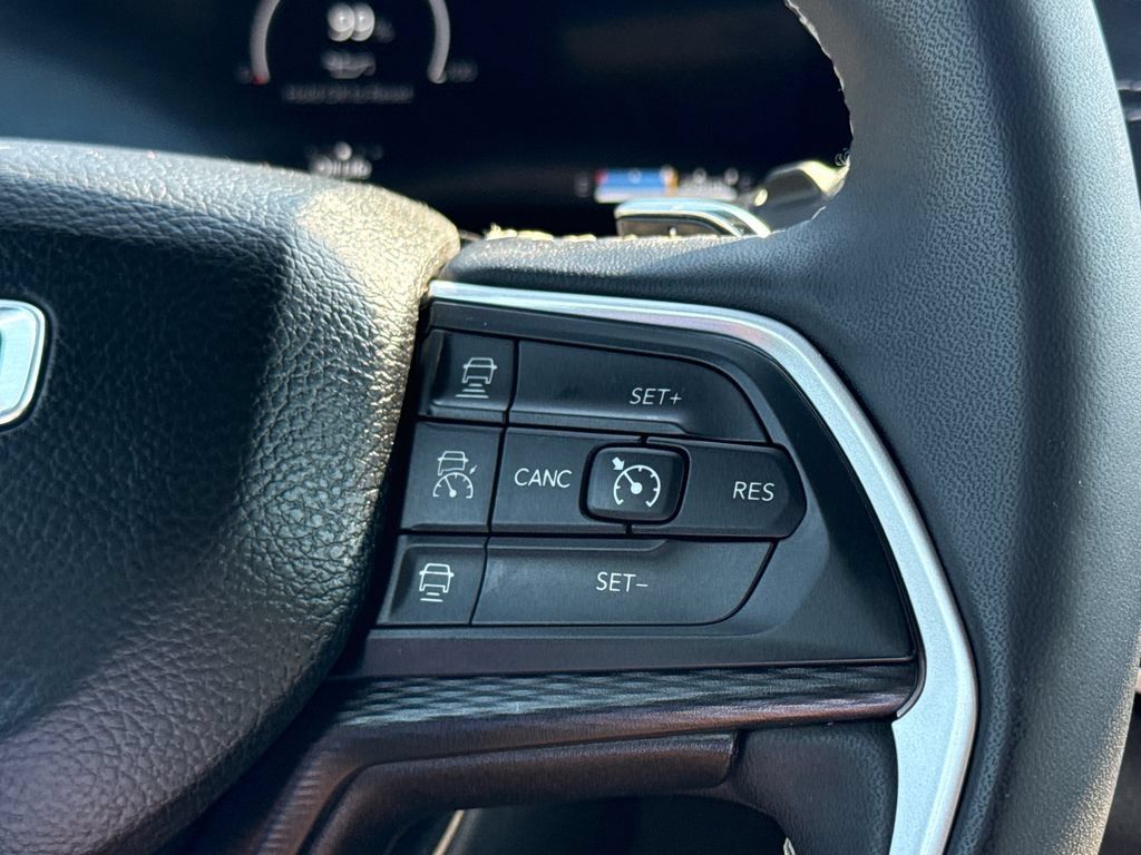 Used 2024 Jeep Grand Cherokee Altitude RWD image 27