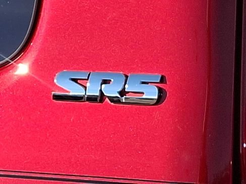 Certified 2017 Toyota Tacoma SR5 image 31