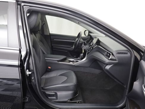 Used 2023 Toyota Camry SE FWD image 19