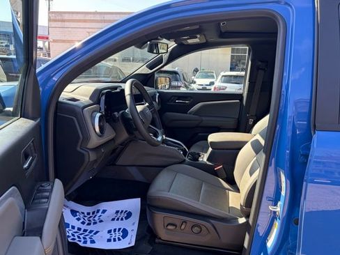 Used 2025 Chevrolet Colorado ZR2 w/ Technology Package image 8