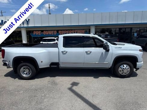 Used 2026 Chevrolet Silverado 3500 High Country w/ High Country Premium Package AWD/4WD image 2