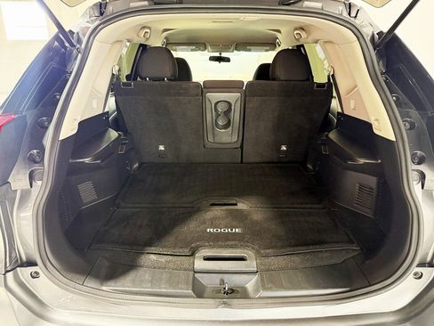 Used 2018 Nissan Rogue S image 31