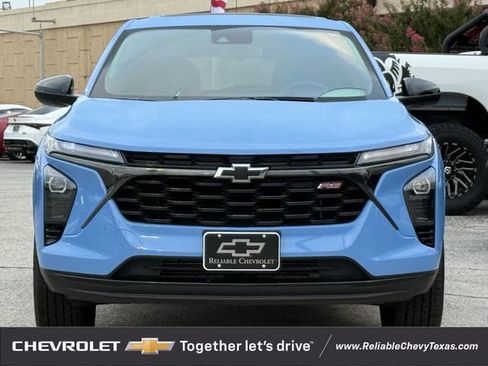 Used 2024 Chevrolet Trax RS w/ Sunroof Package FWD image 3