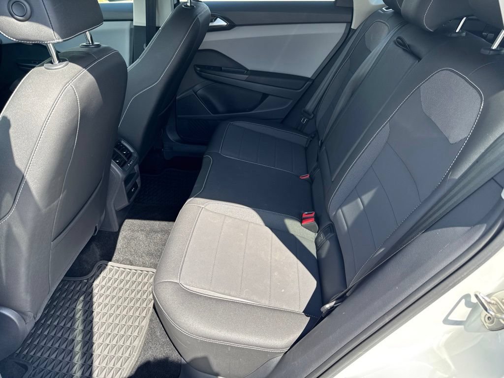 Certified 2023 Volkswagen Taos SE FWD image 26