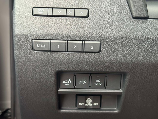 Used 2024 Lexus GX 550 w/ Accessory Package (2T) AWD/4WD image 27