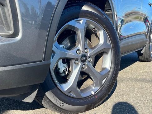 Used 2025 Ford Escape ST-Line image 2