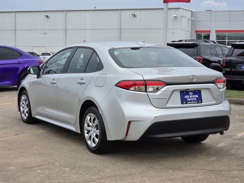 Used 2025 Toyota Corolla LE FWD image 7