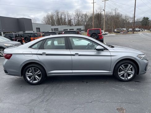 Used 2024 Volkswagen Jetta SE image 7