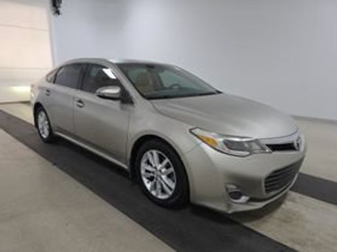 Used 2015 Toyota Avalon XLE FWD image 3