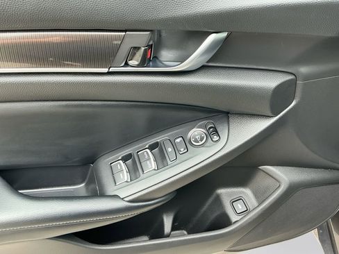 Used 2018 Honda Accord Sport image 19