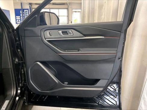 Used 2025 Ford Explorer ST-Line w/ ST-Line Street Pack AWD/4WD image 12