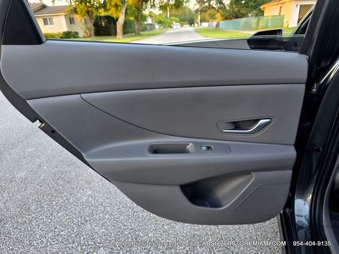 Used 2024 Hyundai Elantra SE image 36