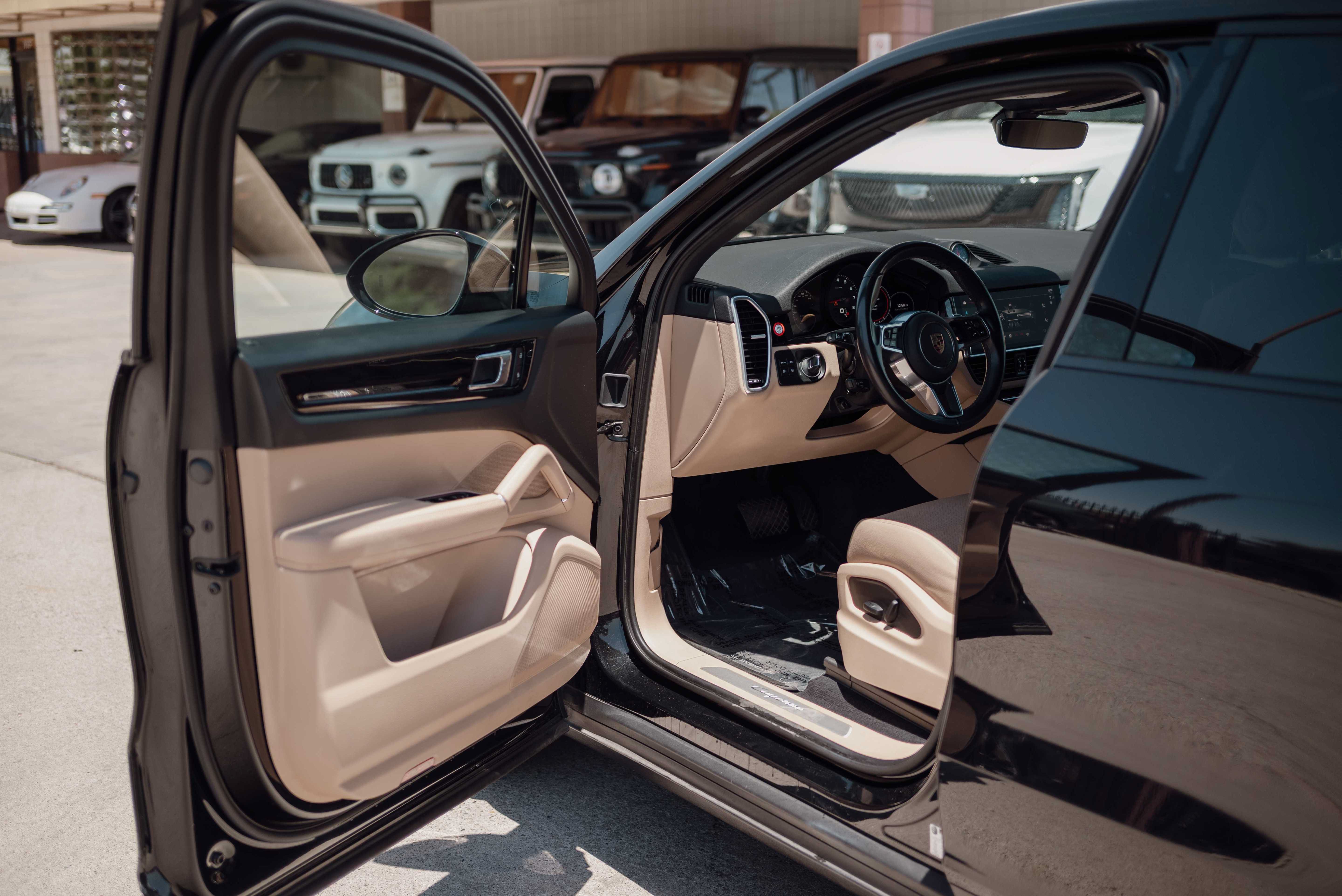 Used 2023 Porsche Cayenne AWD/4WD image 7