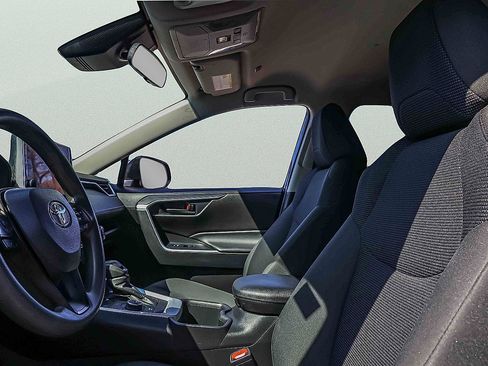 Used 2024 Toyota RAV4 LE image 9