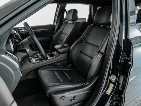 Used 2020 Jeep Grand Cherokee Laredo image 30