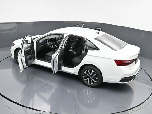 Used 2025 Volkswagen Jetta S image 39