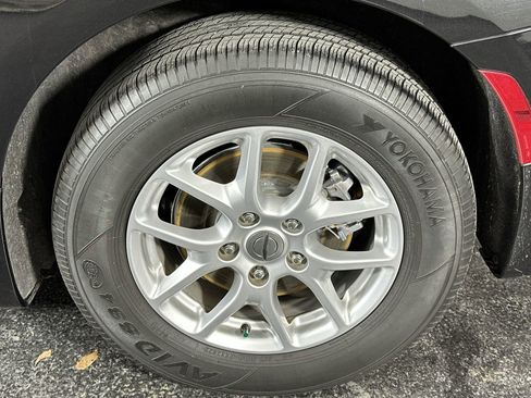 Used 2023 Chrysler Voyager LX image 14