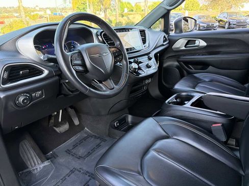 Used 2023 Chrysler Pacifica Touring-L w/ Uconnect Theater Family Group FWD image 15