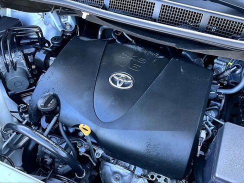 Used 2017 Toyota Sienna XLE FWD image 31