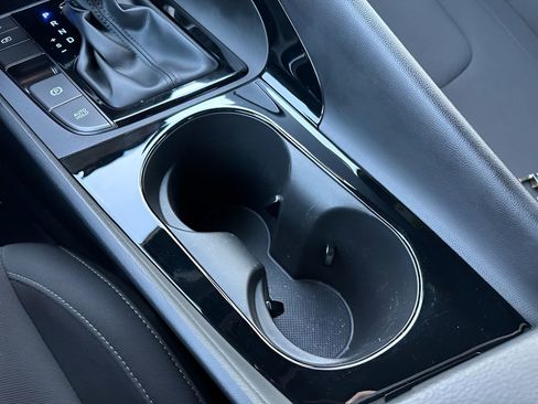 Used 2025 Hyundai Elantra SEL image 24