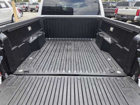 Certified 2025 Toyota Tacoma SR5 AWD/4WD image 9