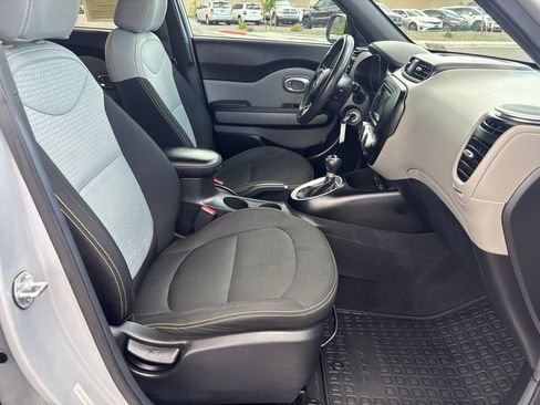 Used 2015 Kia Soul + FWD image 19