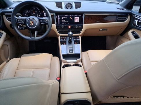 Certified 2023 Porsche Macan image 16