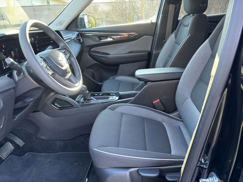 Used 2025 Chevrolet TrailBlazer LT image 24