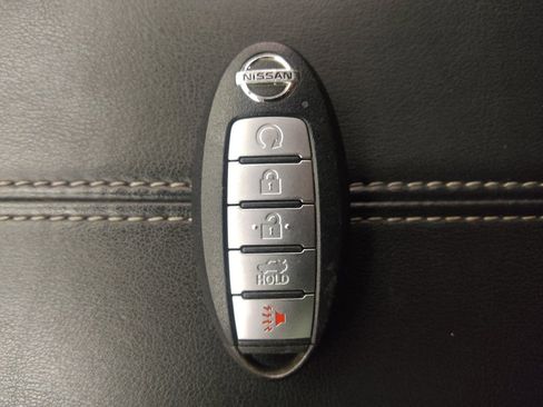 Used 2020 Nissan Altima 2.0 Platinum FWD image 32