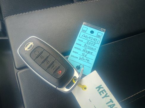 Used 2024 Nissan Rogue SV image 29