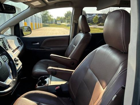 Used 2018 Toyota Sienna Limited Premium AWD/4WD image 31
