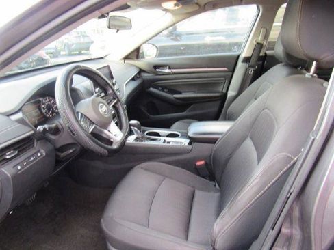 Used 2022 Nissan Altima 2.5 SV w/ SV Premium Package image 9