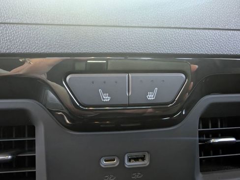 Used 2023 Chevrolet Silverado 1500 ZR2 w/ Technology Package image 32