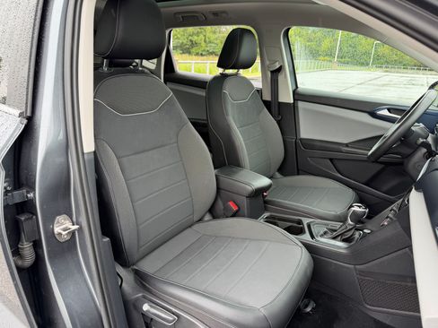 Used 2023 Volkswagen Taos SE w/ Panoramic Sunroof Package FWD image 22