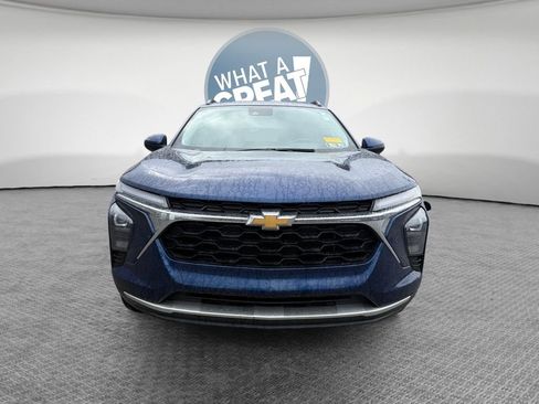 Used 2024 Chevrolet Trax LT w/ Sunroof Package image 9