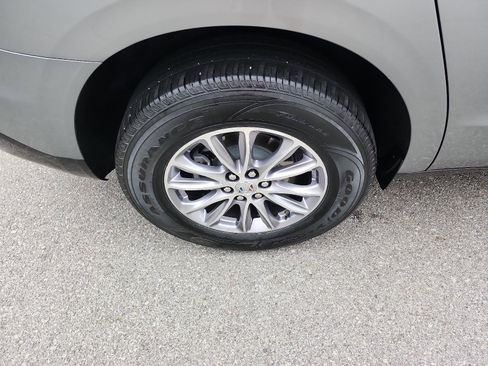 Certified 2023 Buick Enclave Essence image 5