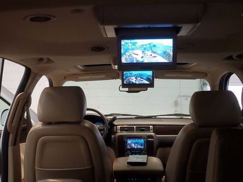 Used 2010 GMC Yukon XL Denali image 35