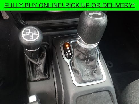 Used 2025 Jeep Wrangler Unlimited Sahara image 13