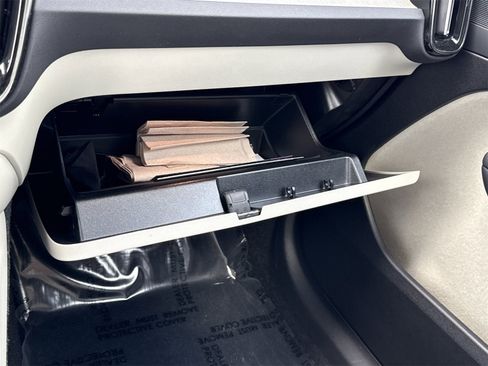 Used 2025 Volvo XC40 B5 Plus w/ Protection Package Premier image 24