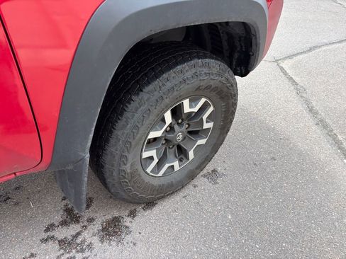 Used 2023 Toyota Tacoma TRD Off-Road w/ Technology Package AWD/4WD image 14