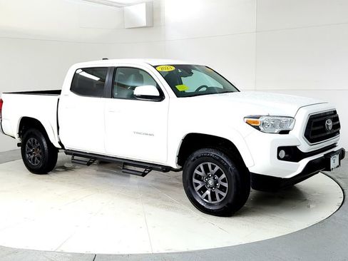 Certified 2023 Toyota Tacoma SR5 AWD/4WD image 7