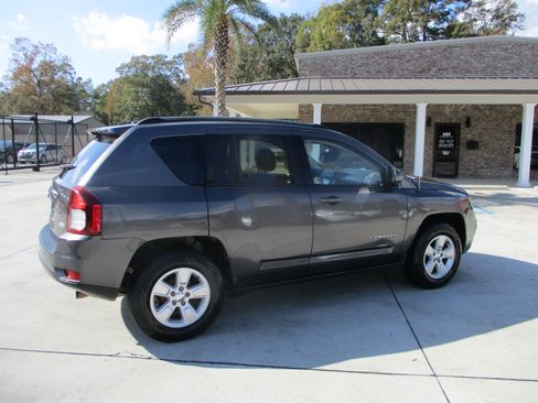 Used 2017 Jeep Compass Latitude image 7