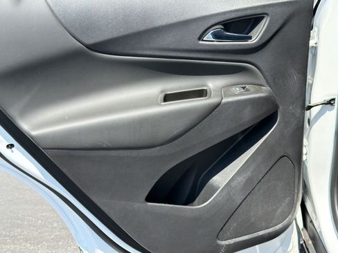 Used 2024 Chevrolet Equinox LT FWD image 32
