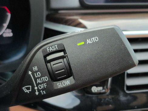 Used 2022 BMW 530i xDrive w/ M Sport Package AWD/4WD image 26