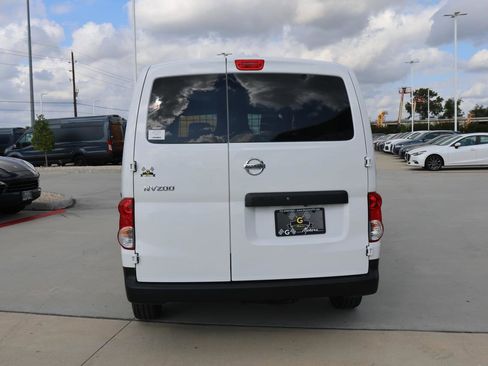 Used 2020 Nissan NV200 S w/ Back Door Glass Package image 4