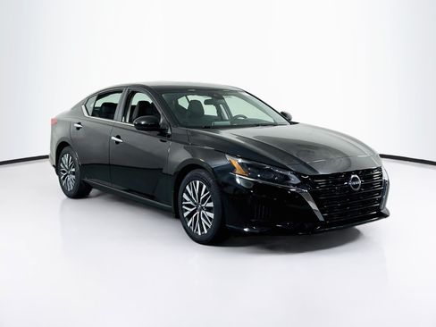 Used 2023 Nissan Altima 2.5 SV FWD image 3