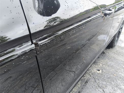 New 2026 Lincoln Navigator L Reserve AWD/4WD image 12