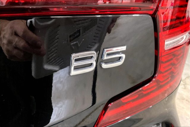 Certified 2025 Volvo S60 B5 Plus FWD image 10