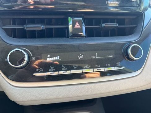 Used 2022 Toyota Corolla L image 12