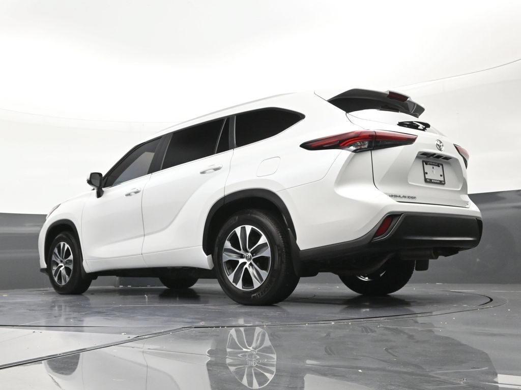 Used 2025 Toyota Highlander XLE FWD image 23